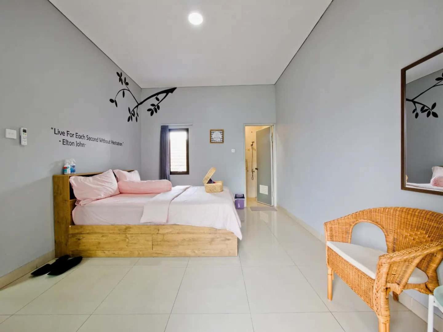 Villa Palm Springs By Reqhome Ciater Hilir Exterior foto
