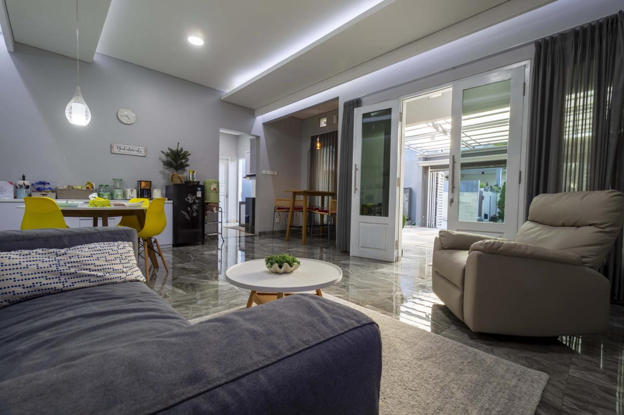 Villa Palm Springs By Reqhome Ciater Hilir Exterior foto